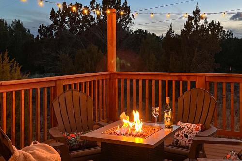 Walk to Private Lake! Family Cabin w/ Large Decks