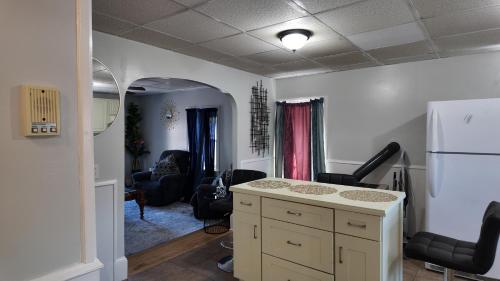 Private Room in 2BR Fall River Stay Urban Haven in 薩默塞特