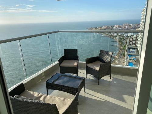 Oceanfront Luxury Apartment Cartagena, High Floor, Rooftop Pool