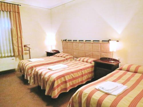 1 queen bed, 1 twin bed