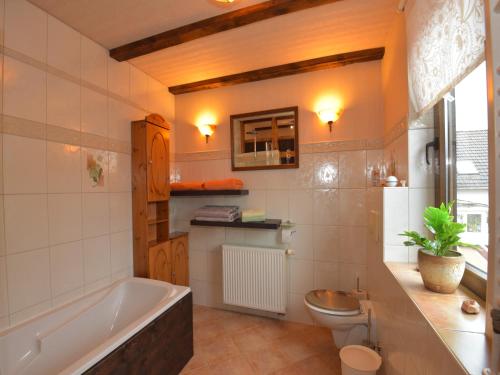 Vannas istaba, Ferienwohnung im Erholungsort in Steinbach-Hallenberg