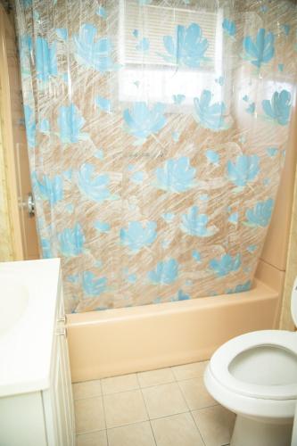 Private Room in 3BR Fall River Stay Urban Haven in 薩默塞特