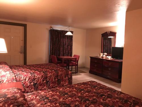 Aufenthaltsraum/TV-Zimmer, HWY Express Inn & Suites in Stillwater (OK)