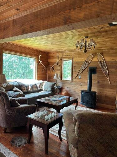 Cedar Cabin Cozy 2-Bedroom next to Glacier Park in East Glacier Park