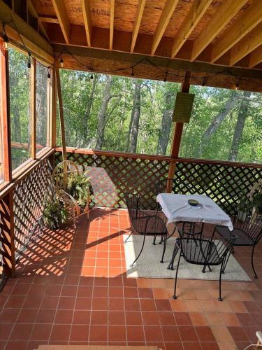 Cedar Cabin Cozy 2-Bedroom next to Glacier Park in East Glacier Park