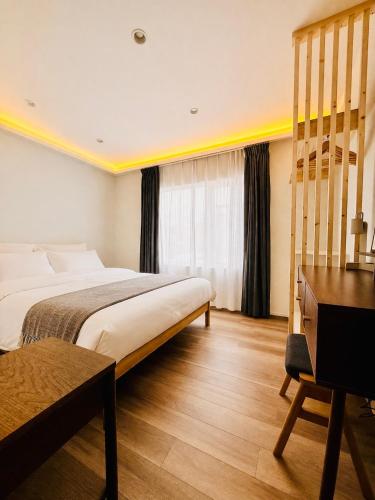 The Lobs Five, Brand New, 4 bedroom, 3 bath, 4 toilet, 8 min to Rusutsu, 7-11, bus at door in คิโมเบตสึ