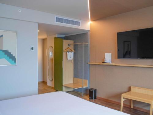 room detail thumbnail 1