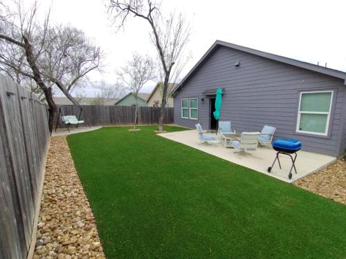 Fun Games and Spacious 4Bed House 3 ML to Lackland AFB close to SeaWorld in San Antonio, USA