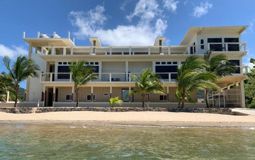 Tranquility Bay Beach Retreat in Trujillo
