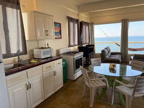 Tranquility Bay Beach Retreat in Trujillo