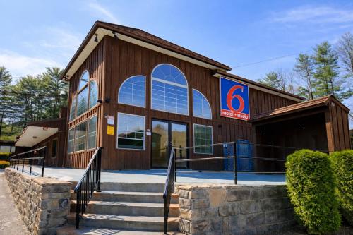 Mohican Resort Motel Conveniently located to all Adirondack attractions - image 33