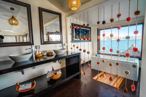 Salle de bain, Uros Titicaca Lodge in Puno
