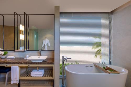 room detail thumbnail 2