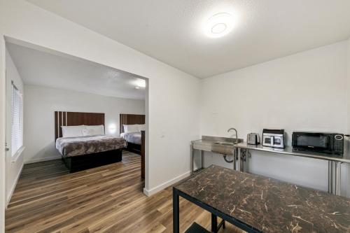 Lake Tahoe Ambassador Lodge - image 32