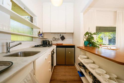 Charming Fitzroy Apartment Near Gardens & Museum in Fitzroy