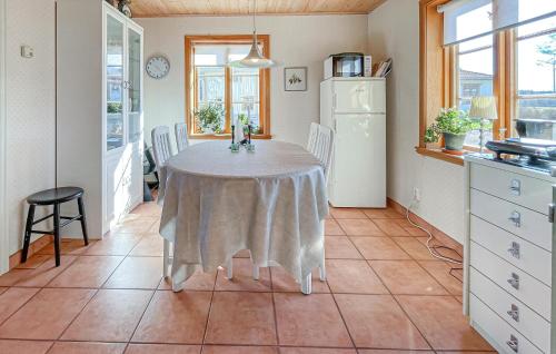 廚房, Stunning Home In Kulltorp With Sauna in 古爾托普