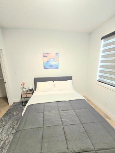 Serene 3 Bedroom Home near YEG with Pool table - image 2