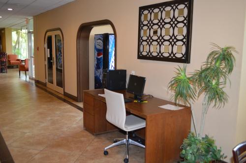 Ontario Airport Inn - image 11