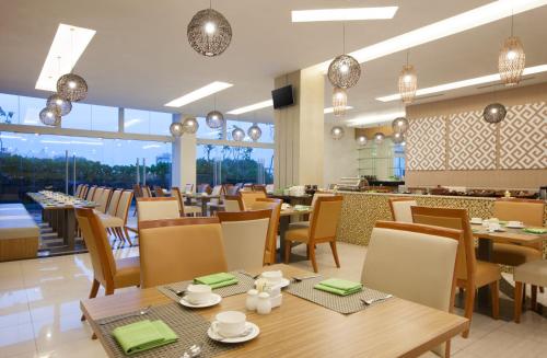 Restaurant, Hotel Santika Radial Palembang in Palembang