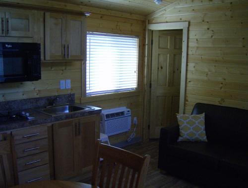 Lake Minden Camping Resort Cottage 2