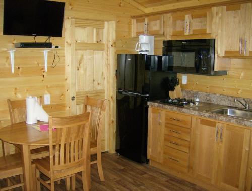 Lake Minden Camping Resort Cottage 2