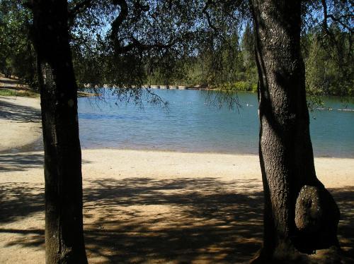 Lake of the Springs Camping Resort Cabin 5 - image 9