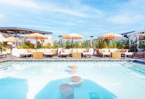 Swimming pool, The Shay, A Destination By Hyatt Hotel in Culver City