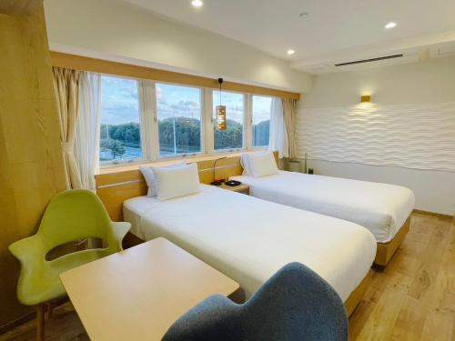 room detail thumbnail 1