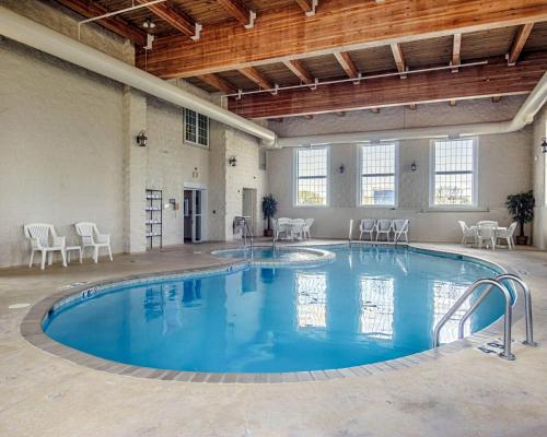 Bassein, Comfort Inn & Suites Grafton-Cedarburg in Grafton (WI)