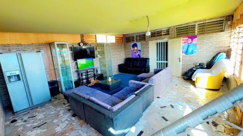 Appartement meublé à louer 180 m2 a Rufisque sur la route nationale (Appartement meuble a louer 180 m2 a Rufisque sur la route nationale) in Santhiaba