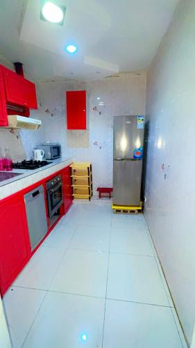 Appartement meublé à louer 180 m2 a Rufisque sur la route nationale (Appartement meuble a louer 180 m2 a Rufisque sur la route nationale) in Santhiaba