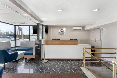 Vestibule, Quality Inn JFK Airport Rockaway Blvd in New York