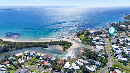 Sandy Feet Retreat I Pet Friendly I 1 Min Walk to Beach in Currarong