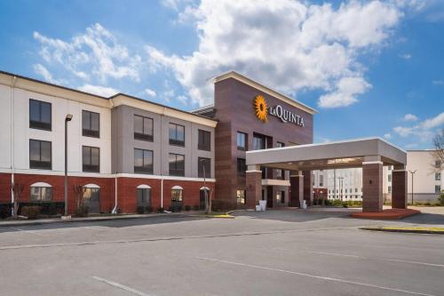 La Quinta Inn & Suites by Wyndham Bessemer - Hotel