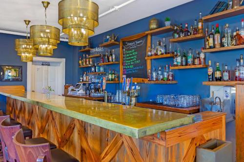 The Colonial Inn - image 44
