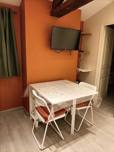 Maisonnette étape équestre (Maisonnette etape equestre) in Verdelot