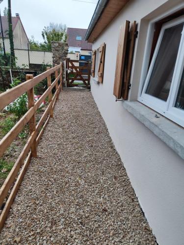 Maisonnette étape équestre (Maisonnette etape equestre) in Verdelot