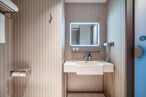 Hanting Hotel Hangzhou Wulin Road Center - image 4