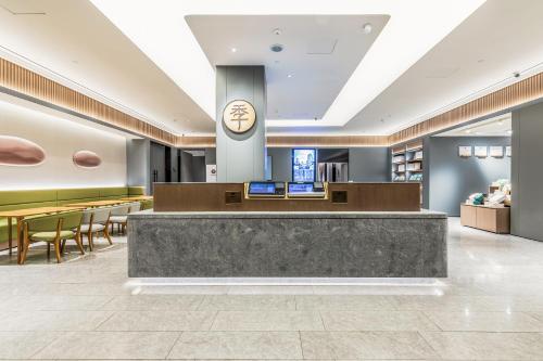 Ji Hotel Hangzhou West Lake Hubin Erqing Building in Wulin Square District