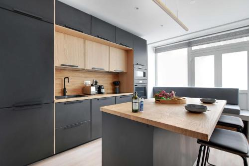 Kitchen, Spacious apartment with 2 rooms in Montmartre