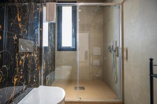 Villa Sun Luxury Apartments Sea View - image 3