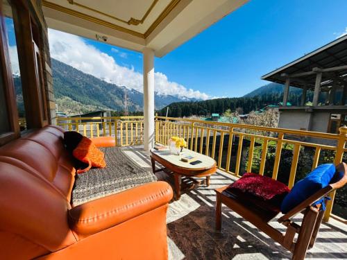 阳台/露台, Hostelam The Mountain Story in 马拉里