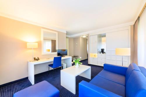 room detail thumbnail 1