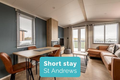 Lodge No 21 - St Andrews Lodge Park – khách sạn tại Strathkinness