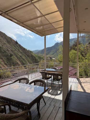 Shamshod Mountain Resort in Yusufkhona