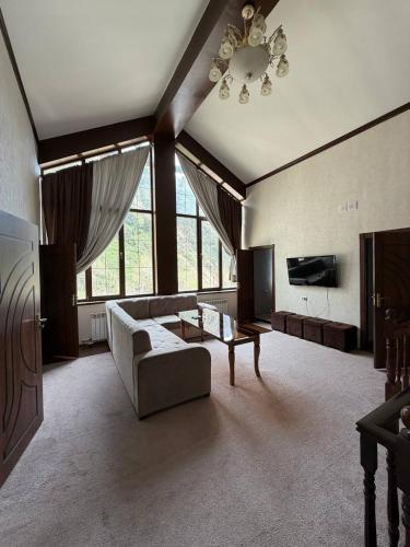 Shamshod Mountain Resort in Yusufkhona