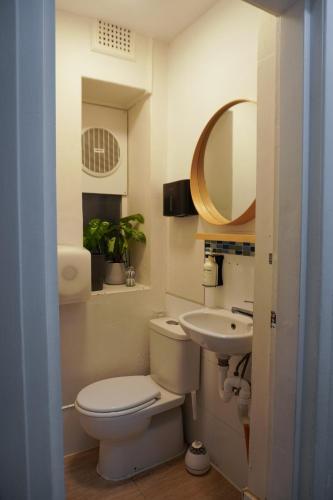 Shared room, mixed dormitory