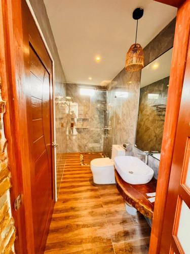 room detail thumbnail 2