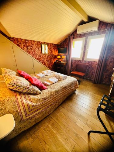 room detail thumbnail 1