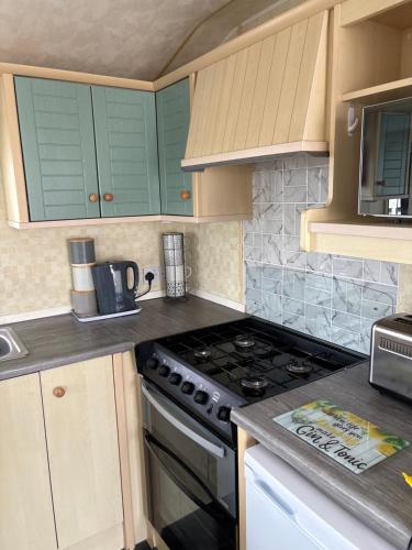 Golden Palm Resort Sherwood 3 bedroom 8 berth close to all entertainment and swimming pool 4